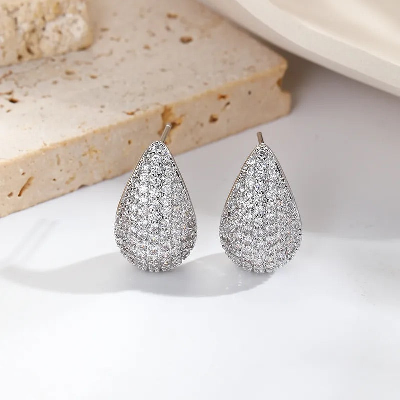 Aretes de Gota BYL en Plata con Micropavé de Circonias