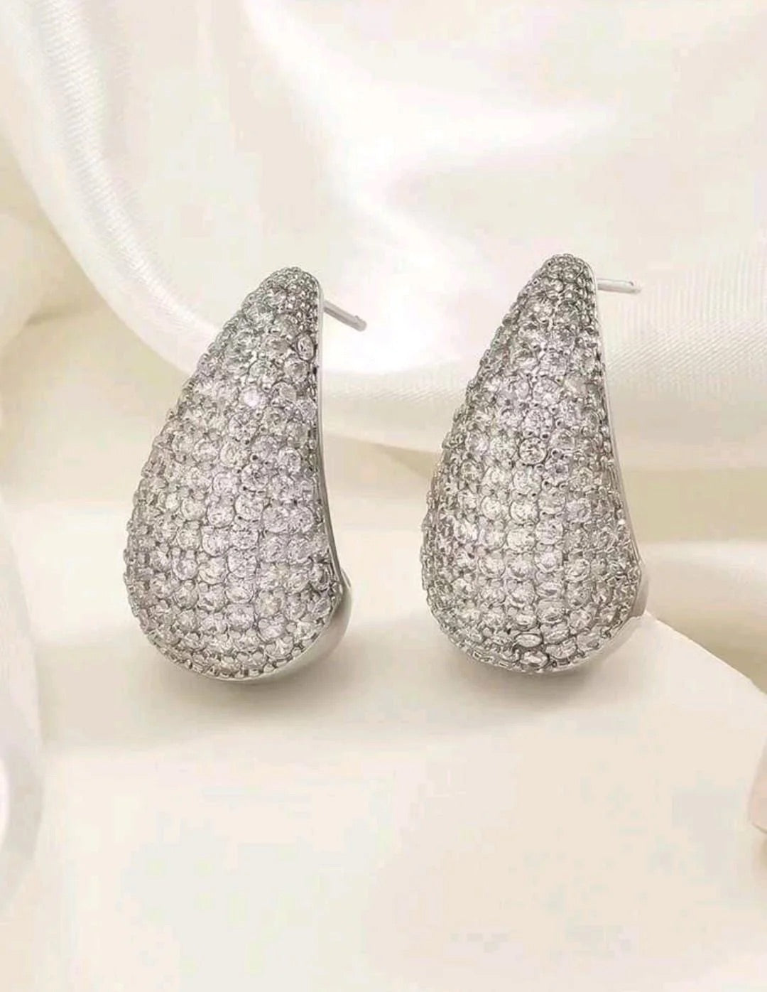 Aretes de Gota BYL en Plata con Micropavé de Circonias