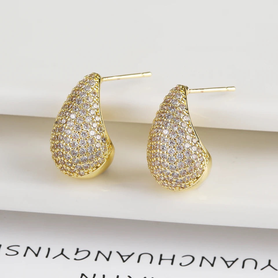 Aretes de Gota con Micropavé de Circonias Dorados