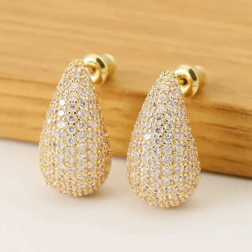 Aretes de Gota con Micropavé de Circonias Dorados