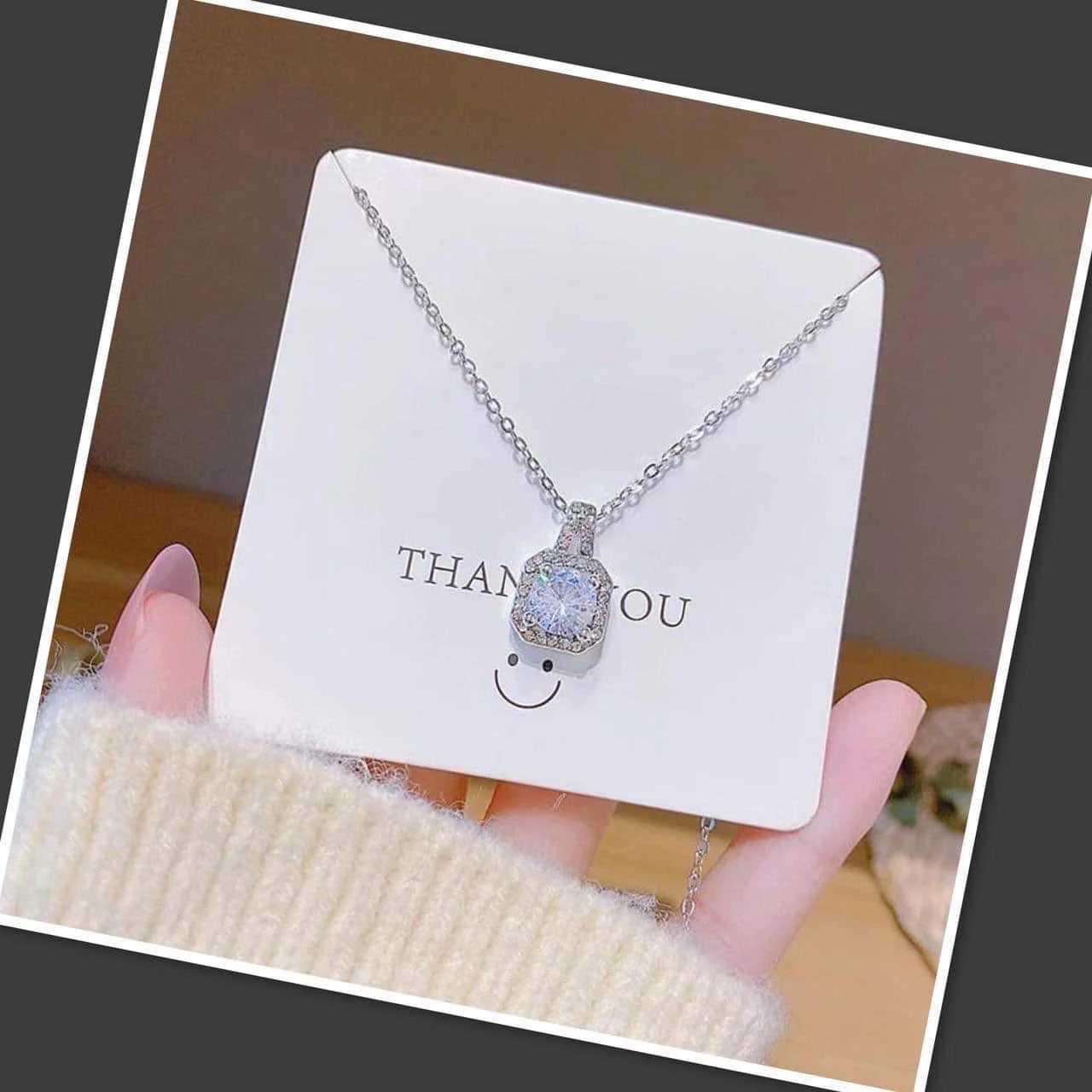 Collar Adore en Plata con Dije Cuadrado